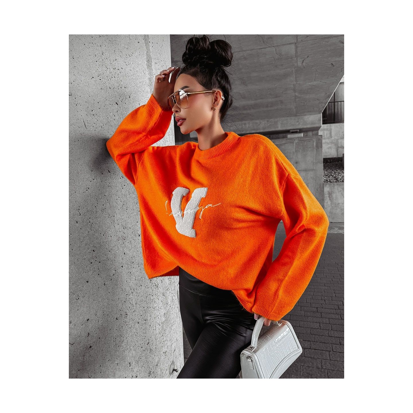 Sweter damski OLAVOGA VICI 2024 neon pomarańcz - FashionPlace - 3