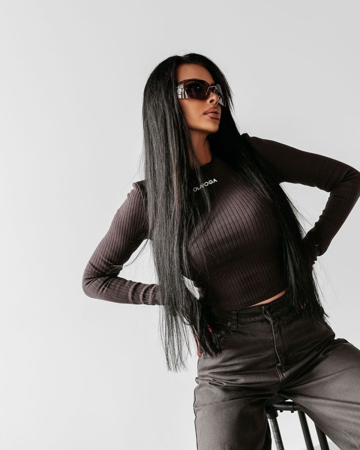 Bluzka damska OLAVOGA ATLANTA 2025 czekolada - FashionPlace - 2