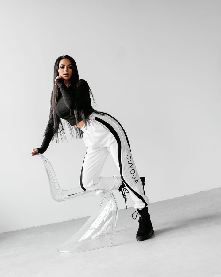 Bluzka damska OLAVOGA ATLANTA 2025 czerń - FashionPlace - 2