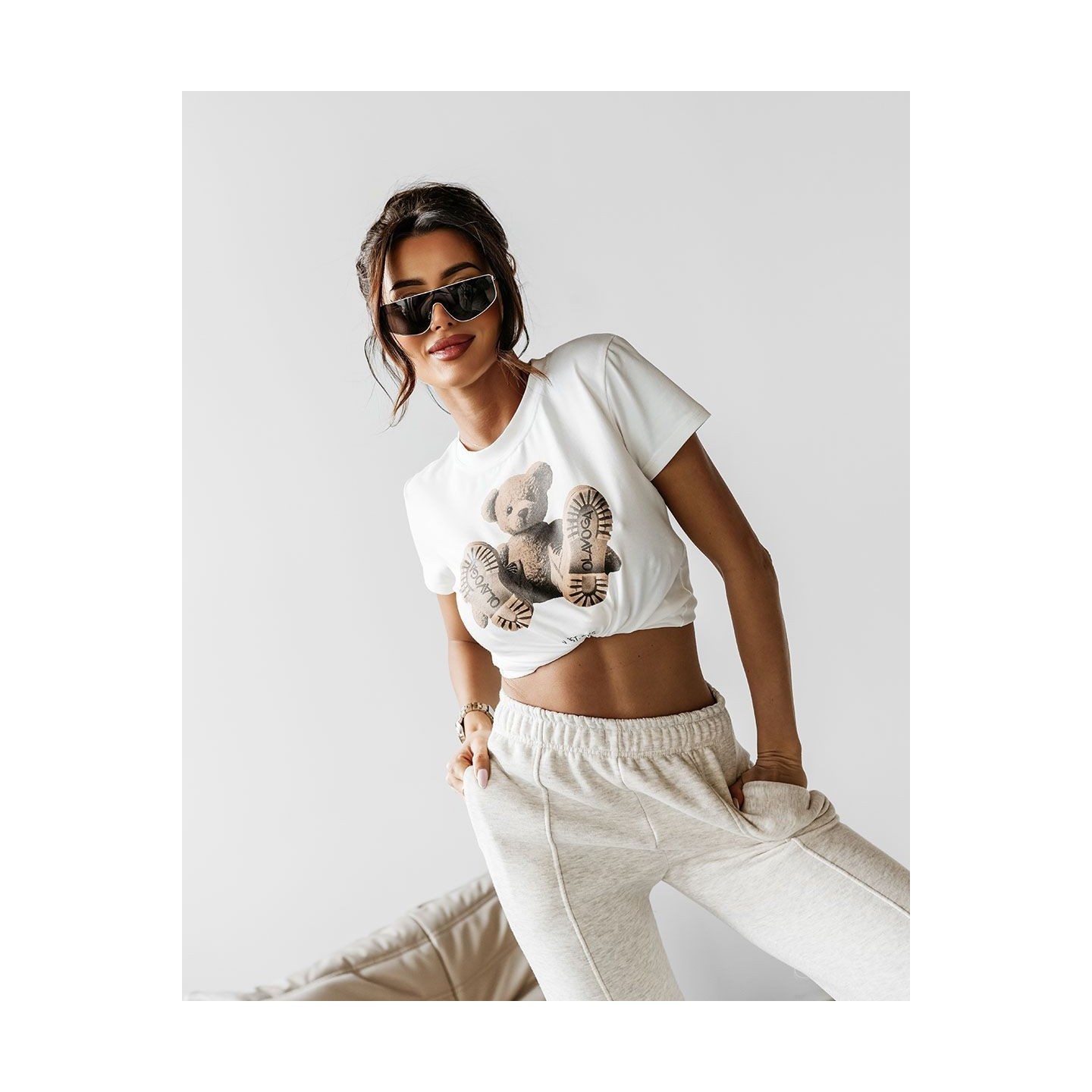 T-shirt damski OLAVOGA NALLE 2025 ecru - FashionPlace - 4