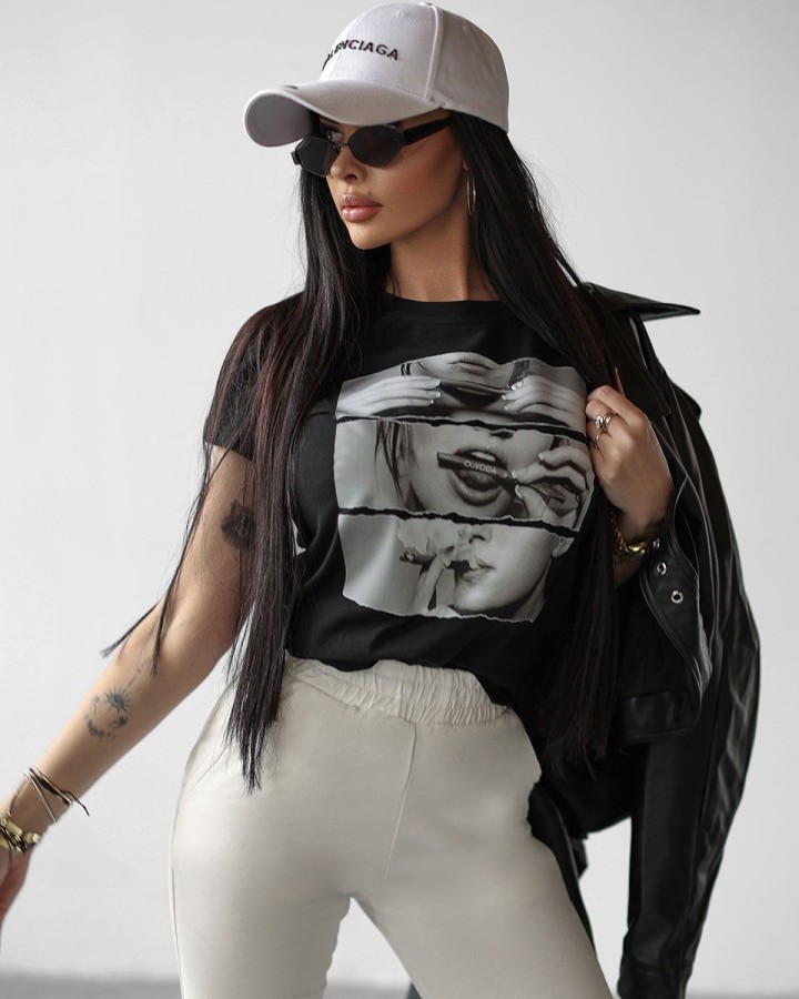 T-shirt damski OLAVOGA LABIOS 2025 czerń - FashionPlace - 2