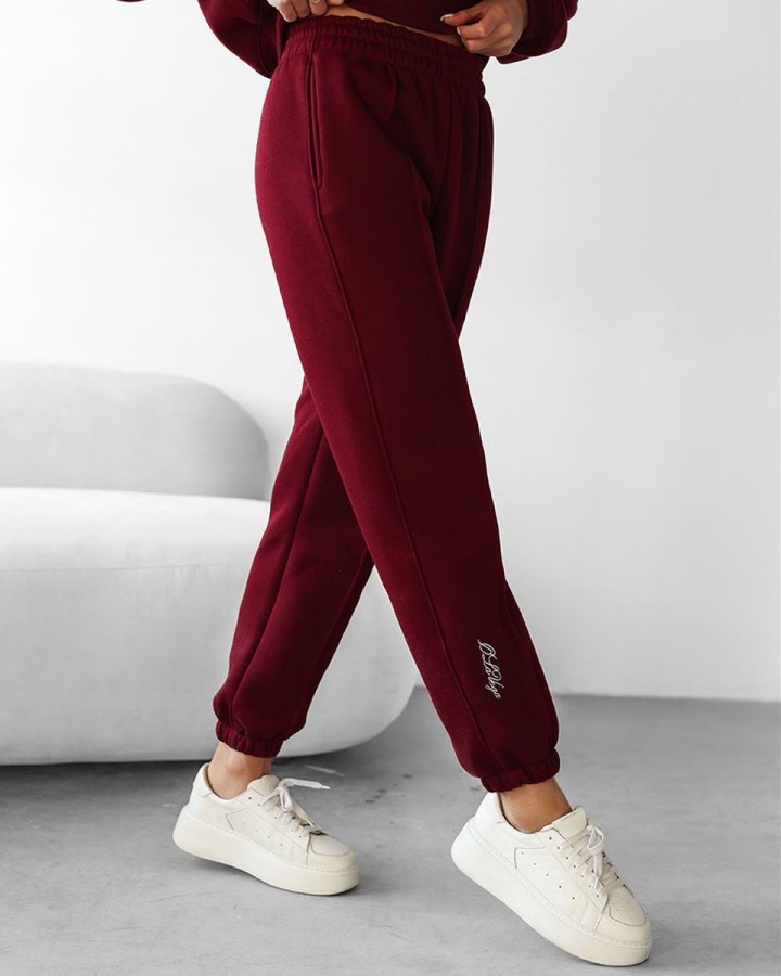 Komplet damski OLAVOGA SCRITTO 2025 bordo - FashionPlace - 3