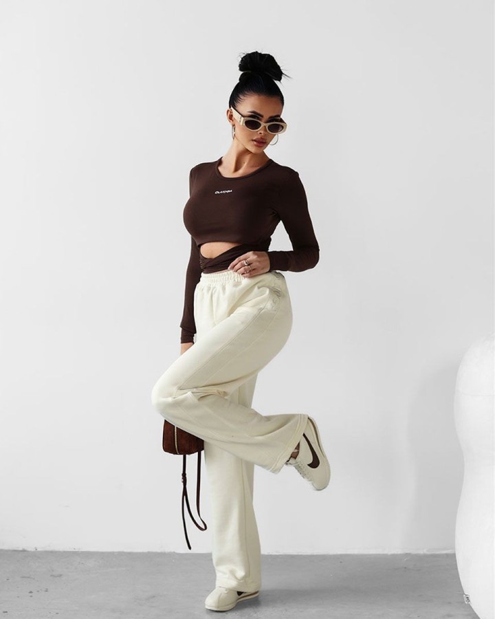 Bluzka damska OLAVOGA ROSETT 2025 brąz - FashionPlace - 1