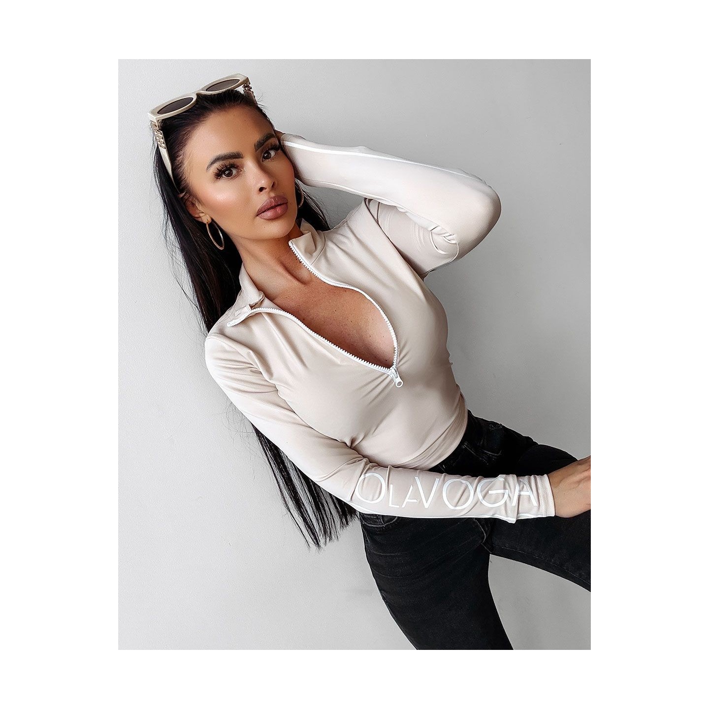 Bluzka damska OLAVOGA BIANKO 2025 beż - FashionPlace - 3