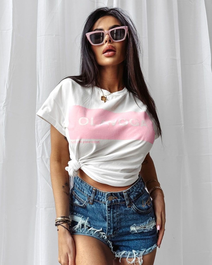 T-shirt damski OLAVOGA SNACK 2025 ecru - FashionPlace - 1