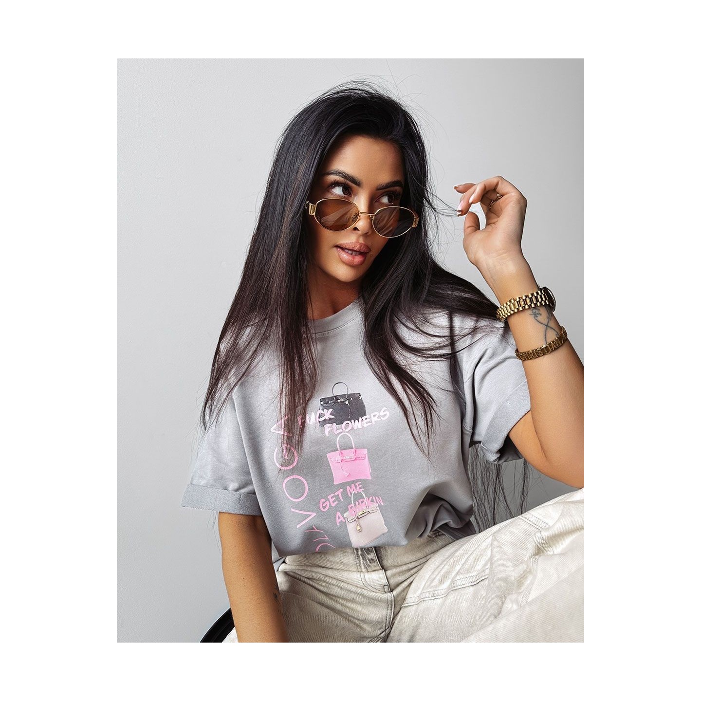 T-shirt damski OLAVOGA MELANIA 2025 szary - FashionPlace - 3