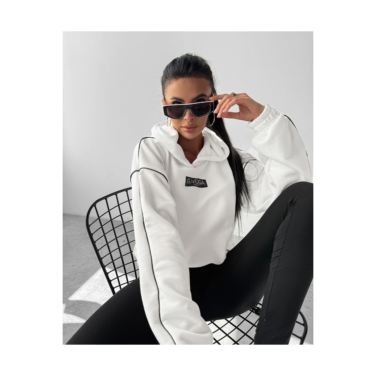 Bluza damska OLAVOGA DIDACTIC 2025 biała - FashionPlace - 3