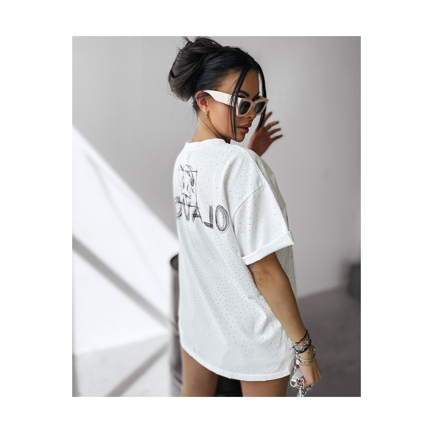 T-shirt damski OLAVOGA MARA 2025 ecru - FashionPlace - 3