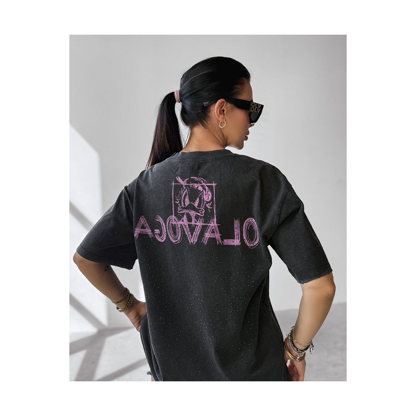T-shirt damski OLAVOGA MARA 2025 czerń - FashionPlace - 3