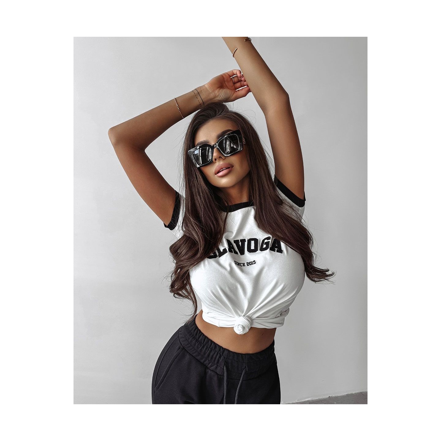 T-shirt damski OLAVOGA MURANI 2025 ecru - FashionPlace - 3