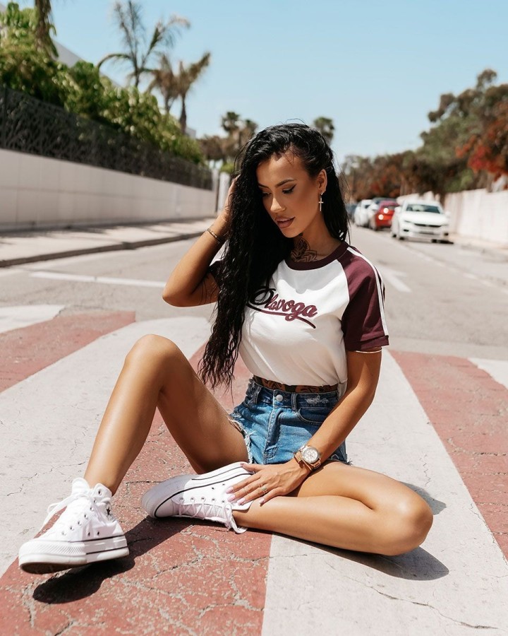 T-shirt damski OLAVOGA BOLD&BASIC 2025 ecru-burgund - FashionPlace - 1